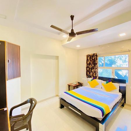 Hotel Aakash Navrangpura Ахмедабад Экстерьер фото