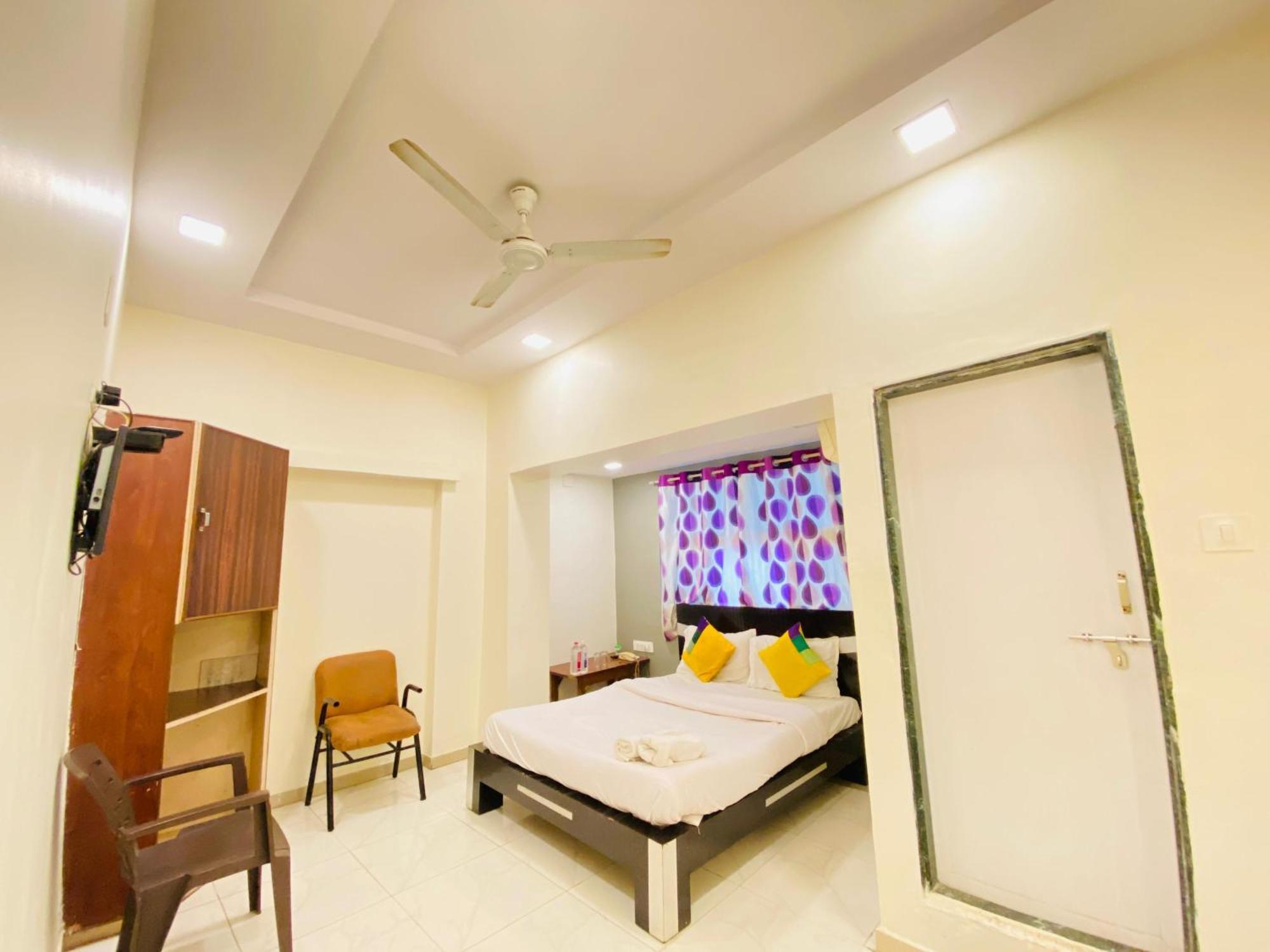 Hotel Aakash Navrangpura Ахмедабад Экстерьер фото